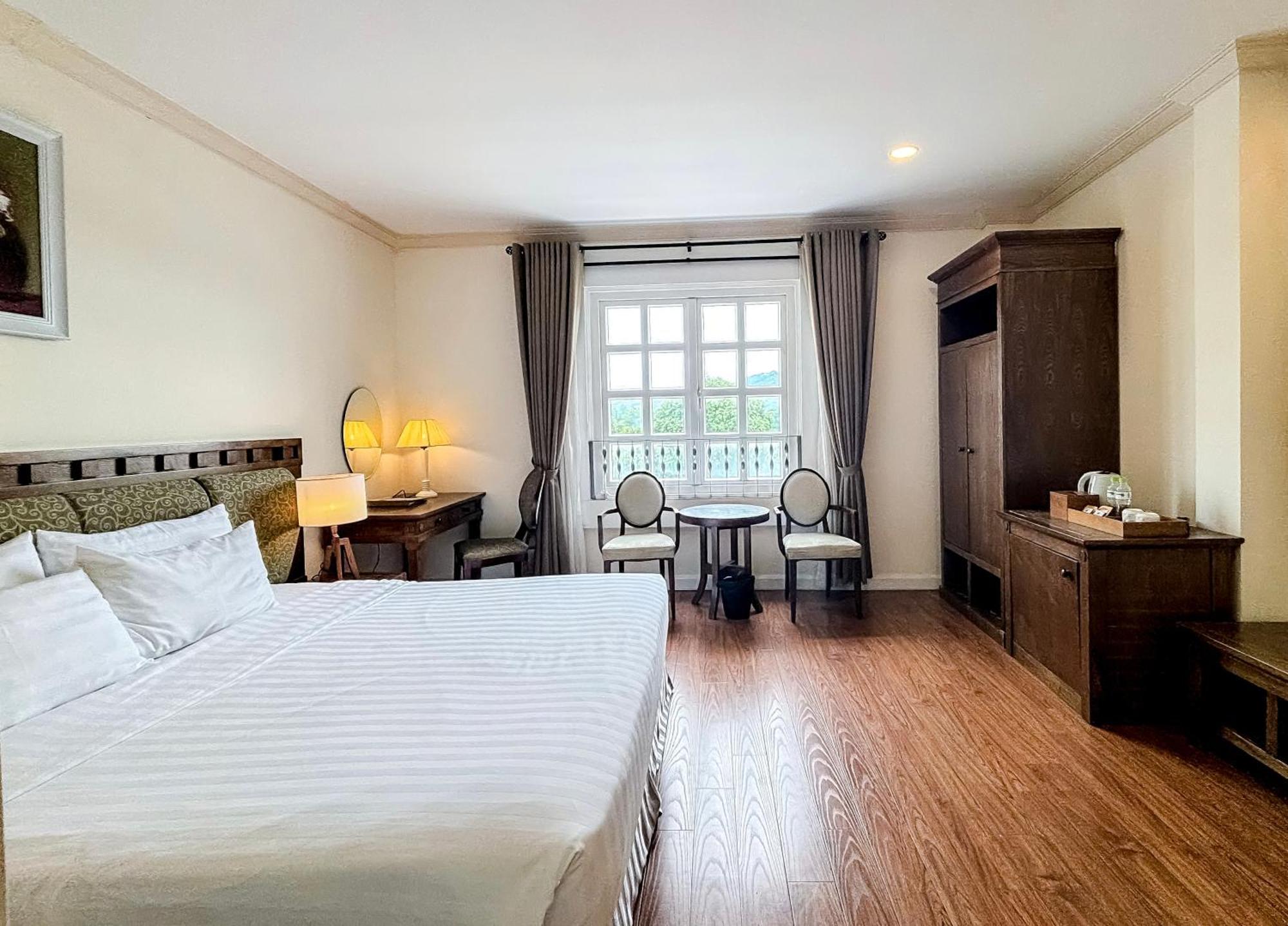 Deluxe Double Room,1742935223:JPEG