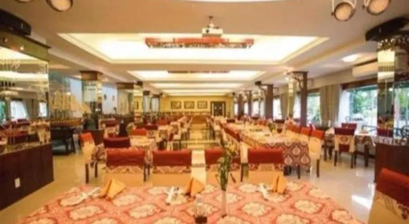 Royal Hotel-1