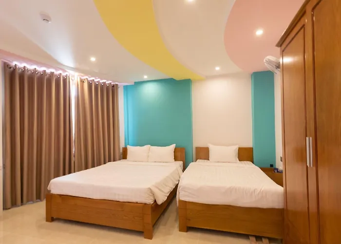 26 Topaz Hotel